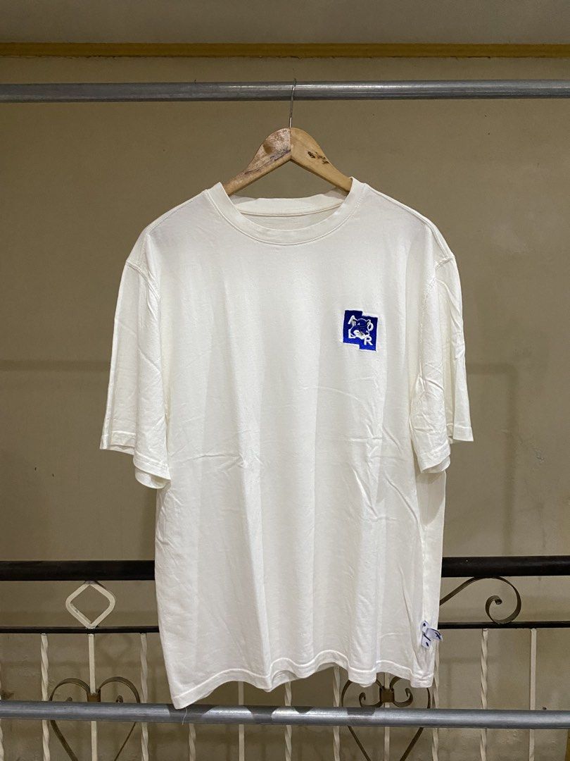 White T-shirt with Blue Graphic Logo (Category: Tshirts & Polo Shirts ) located in Rizal. Submitted by channzy (Listing ID 1456999035, Image 1). Description: - Crisp white t-shirt - Small, unique blue graphic logo on the chest - Distinctive bird logo tags - Simple and clean aesthetic - Ideal for casual everyday wear.