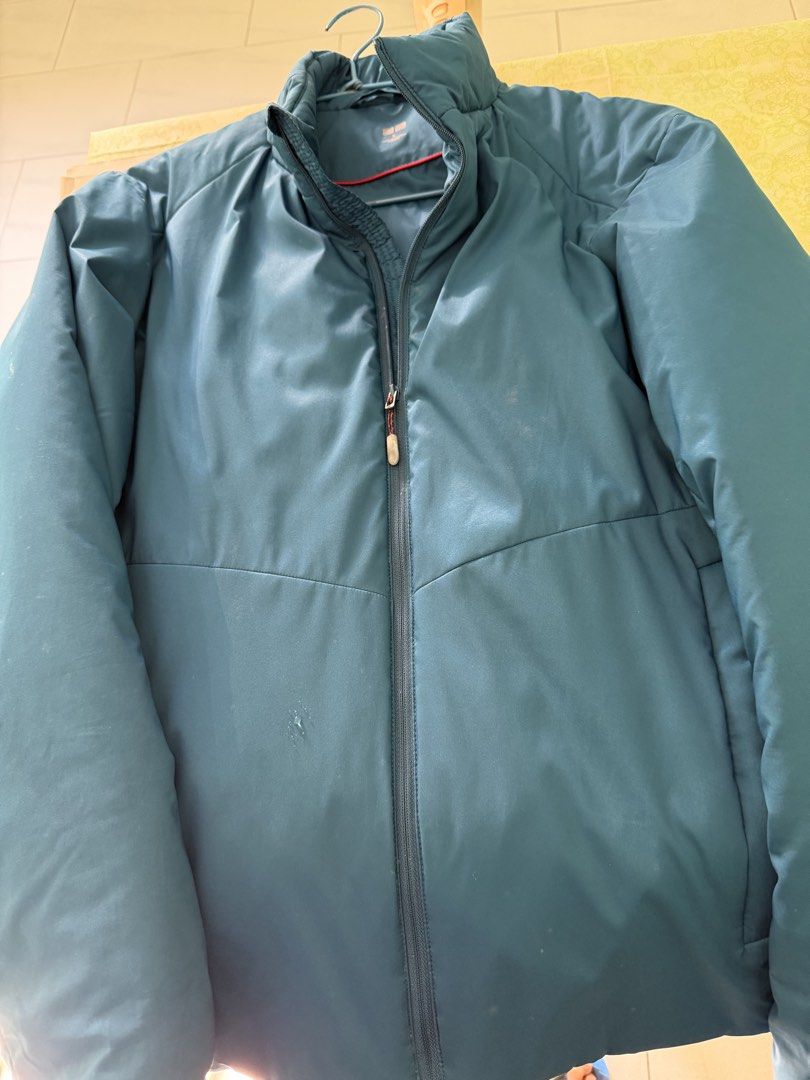 Winter jacket (Category: Coats, Jackets and Outerwear) located in Singapore. Submitted by KweeHuat (Listing ID 1456960195, Image 1). Description: New Winter jacket , size L.