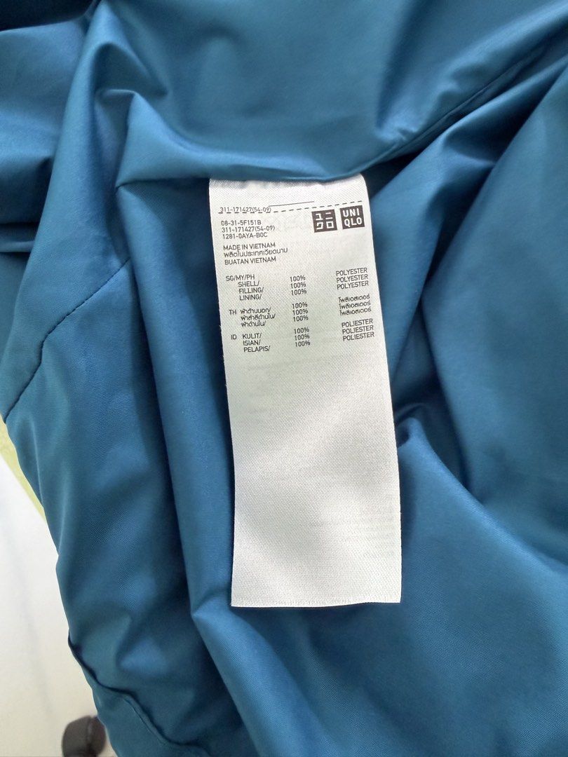 Winter jacket (Category: Coats, Jackets and Outerwear) located in Singapore. Submitted by KweeHuat (Listing ID 1456960195, Image 3). Description: New Winter jacket , size L.