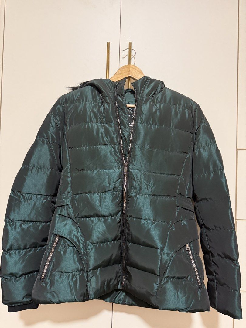 Winter Jacket (Category: Coats, Jackets and Outerwear) located in Kuala Lumpur. Submitted by taurusgirly (Listing ID 1457086718, Image 1). Description: .