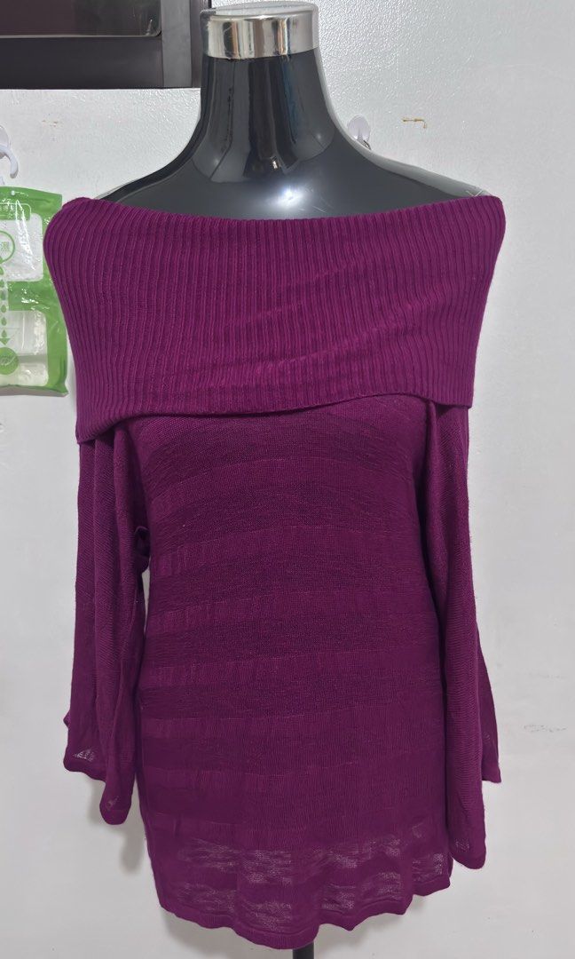 WOMEN BLOUSES (Category: Blouses) located in Pasig City. Submitted by Atv26 (Listing ID 1457015864, Image 2). Description: WOMEN BLOUSES FUSHIA PINK FLAWS: MERON ISANG BUTAS PERO TINAHI NA READY TO WEAR NA. SIZE: BUST WIDTH 17 INCHES LENGTH : 26 INCHES COLOR RATE: 10/10.