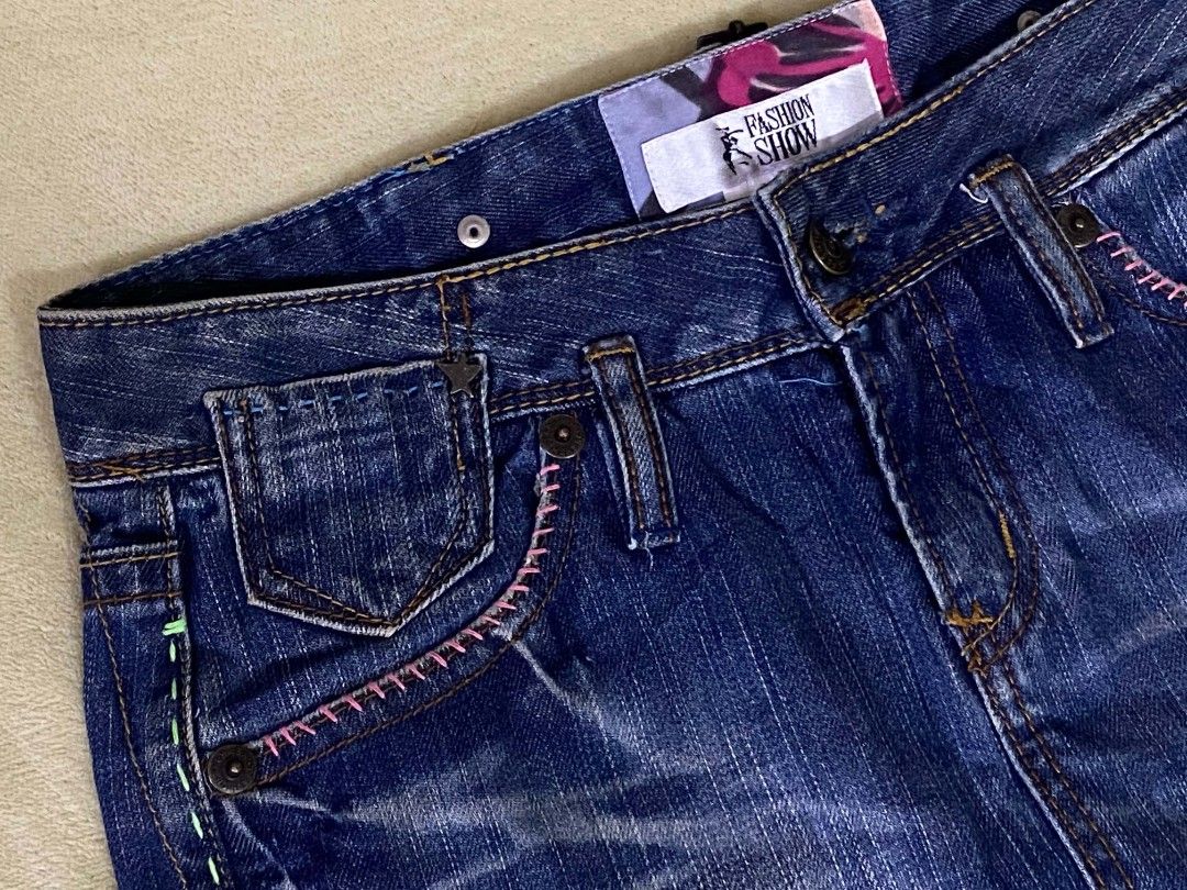 Y2k Denim Micro Skirt (Category: Skirts) located in Manila. Submitted by _prelovedeni (Listing ID 1457136656, Image 3). Description: SIZE: Waistline 31, length 13.5 LOC: Manila Shipping: Meet-up/Delivery via J&T Payment: Gcash, COD for meetups only.