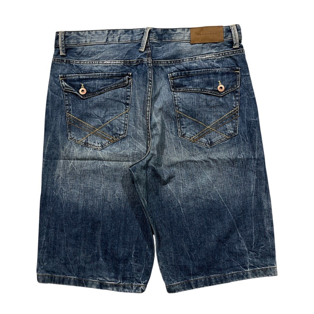 Y2k Sean John Baggy Long Jorts (Category: Shorts) located in Tubao. Submitted by elyu_grails (Listing ID 1457081752, Image 1). Description: Y2k Sean John Baggy Long Jorts medium-blue washed baggy fits Size 36 on tag fits to 34-38, 26” length and 11.5” leg opening Excellent condition No major issues 880 +sf Feel free to negotiate 👌🏽.