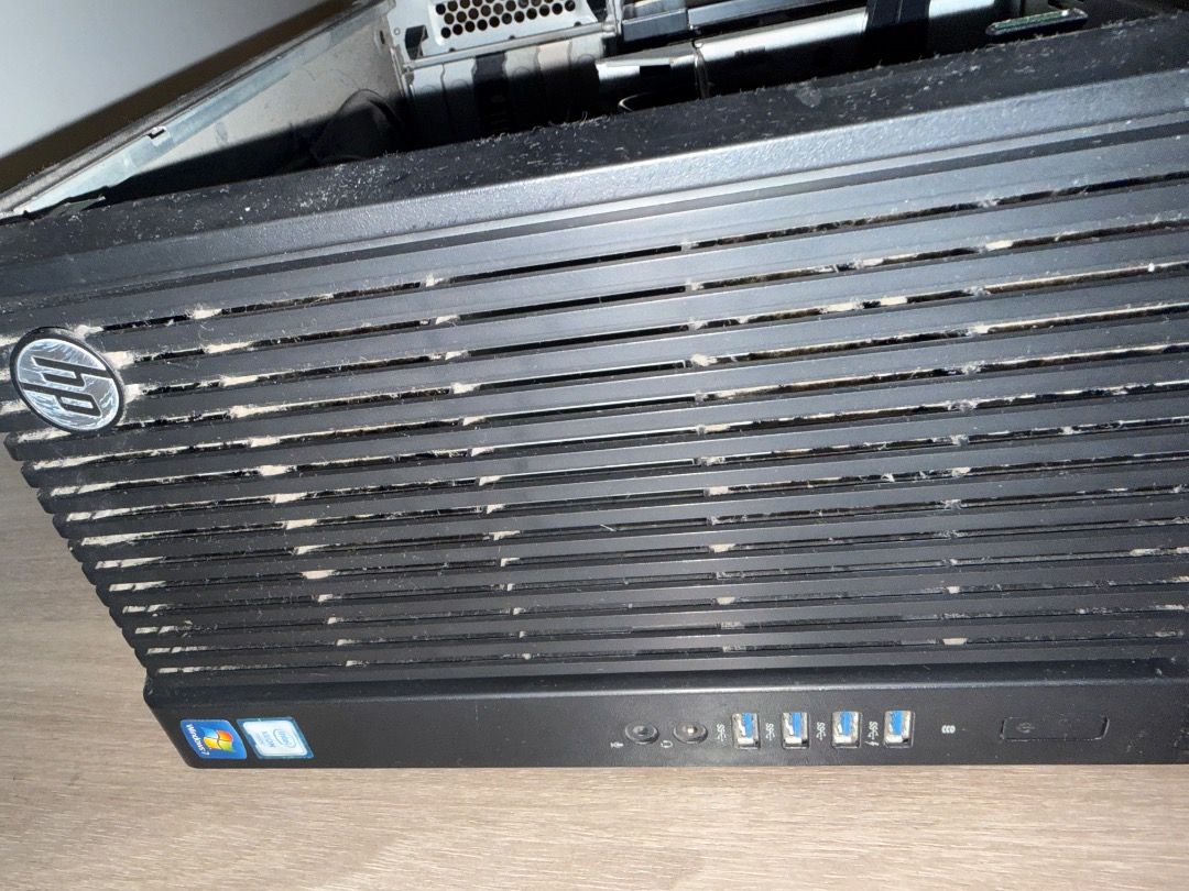 電腦 Z440 station server computer （分類：桌上電腦）位於 Hong Kong。 由 ztoagroup 提交（商品編號 1457112737，圖片 1）。簡介： HP Z440 Workstation 二手 品牌／型號： HP Z440 Workstation CPU： Intel Xeon E5 系列 RAM： 16GB DDR4-2133 ECC Registered RDIMM RAM 型號： Micron MT36ASF2G72PZ-2G1A2ZK RAM 插槽： 8 Slots 顯示卡： NVIDIA Quadro K600 1GB 電源： HP 原裝 700W PSU ✅ 主機板： HP Z440 原廠 Workstation 主機板 PCIe： PCIe Gen 3 x16，可升級獨立顯示卡 機箱： HP 原裝 Tower Workstation 機器狀況： 正常二手使用，有使用痕跡。。