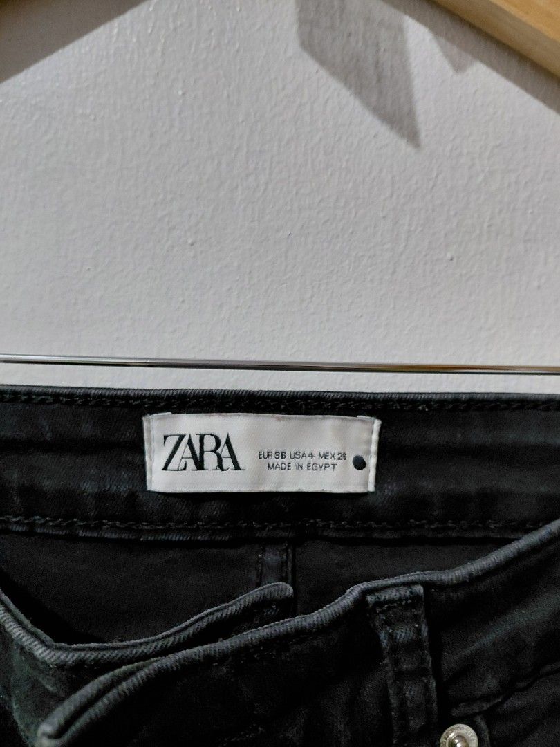 Zara Black Flare Jeans (Category: Jeans) located in Tarlac. Submitted by wornwardrobe (Listing ID 1456987924, Image 2). Description: Measurements when laid flat: waist: 12.5" length: 40.5" Kindly note: This item is currently not on-hand and will be shipped within 7–14 days. Message me to check the next available shipping date! Thank you!.