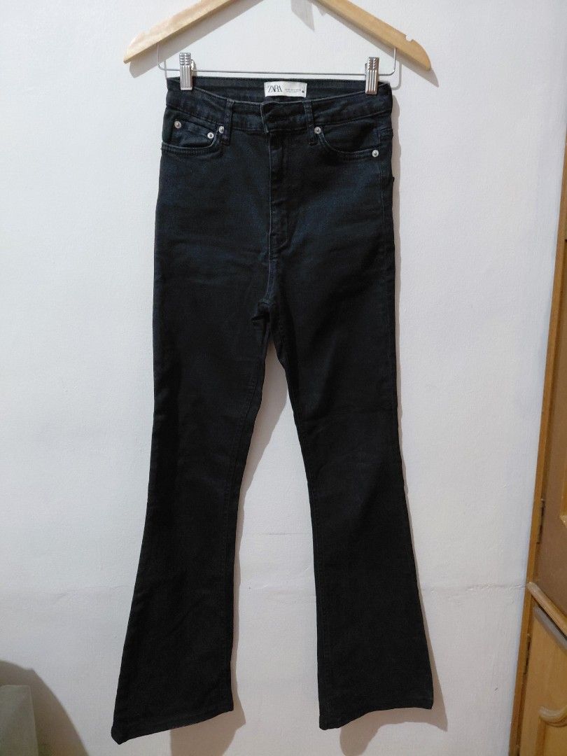 Zara Black Flare Jeans (Category: Jeans) located in Tarlac. Submitted by wornwardrobe (Listing ID 1456987924, Image 1). Description: Measurements when laid flat: waist: 12.5" length: 40.5" Kindly note: This item is currently not on-hand and will be shipped within 7–14 days. Message me to check the next available shipping date! Thank you!.
