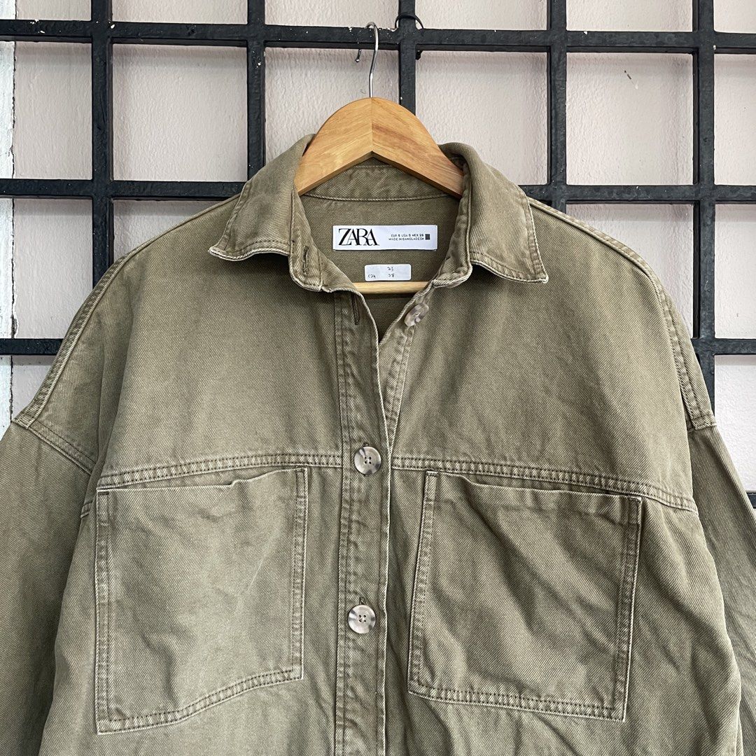zara button Jacket (Category: Coats, Jackets and Outerwear) located in Pasir Mas. Submitted by chefbundle_ (Listing ID 1457020729, Image 2). Description: Jacket Items used bundle Lihat gmbar Dan ukuran sebelum membeli. berminat Boleh whasapp 601121915944 Brand: Zara Size: S Oversize Made in: Ukuran inch Dada (Pit): 23 Labuh: 28 ❗️items belum basuh -kesan pemakaian postage: ❗️DFOD❗️ Coda : c24 .