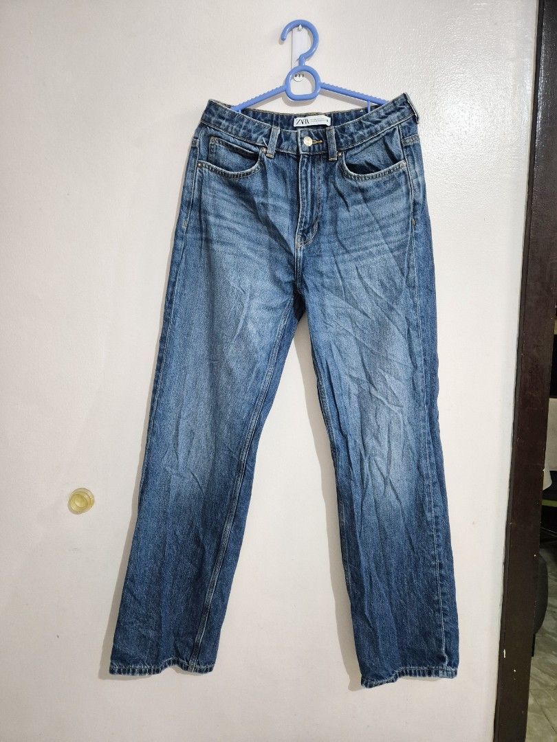 ZARA Dark Wash Midrise Jeans (Category: Jeans) located in Pasig City. Submitted by rialuna_fire (Listing ID 1457086737, Image 1). Description: Fits size 27-28 Length 42.5".