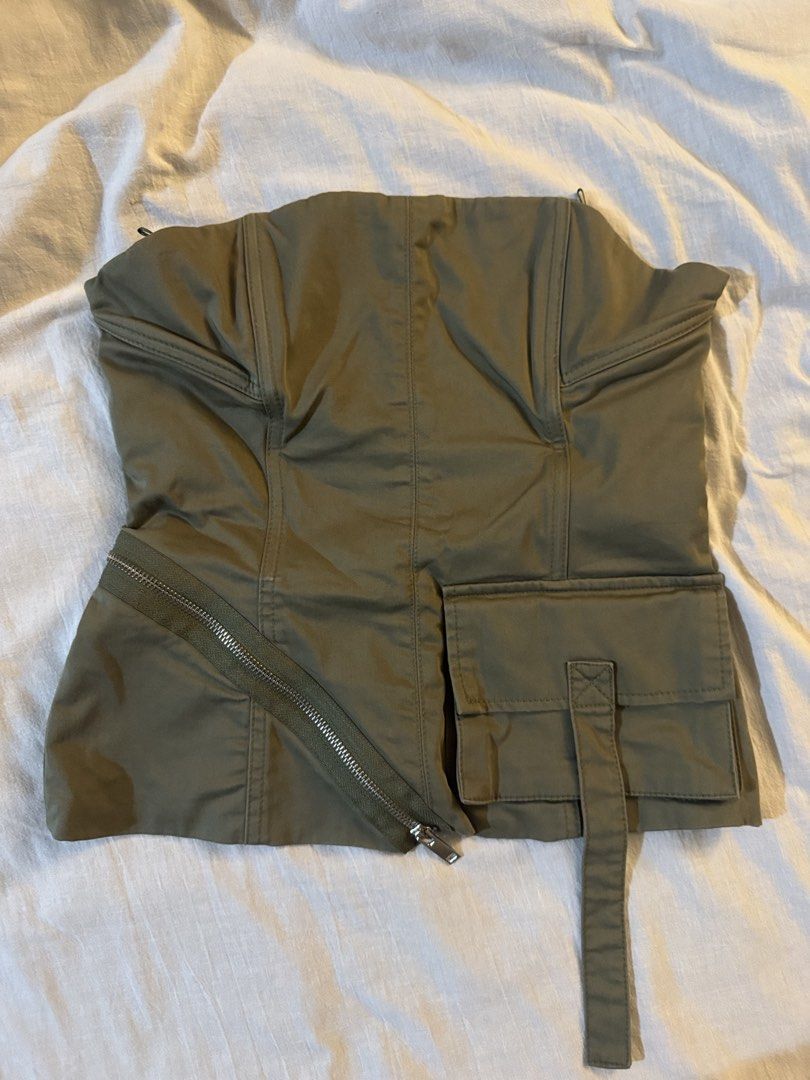 Zara Green Tube Top (Category: Sleeveless) located in Taguig. Submitted by celaenaaa (Listing ID 1444933279, Image 1). Description: Medium in tag Best fits s-m No issues Semi stretchable fabric Loc: BGC.