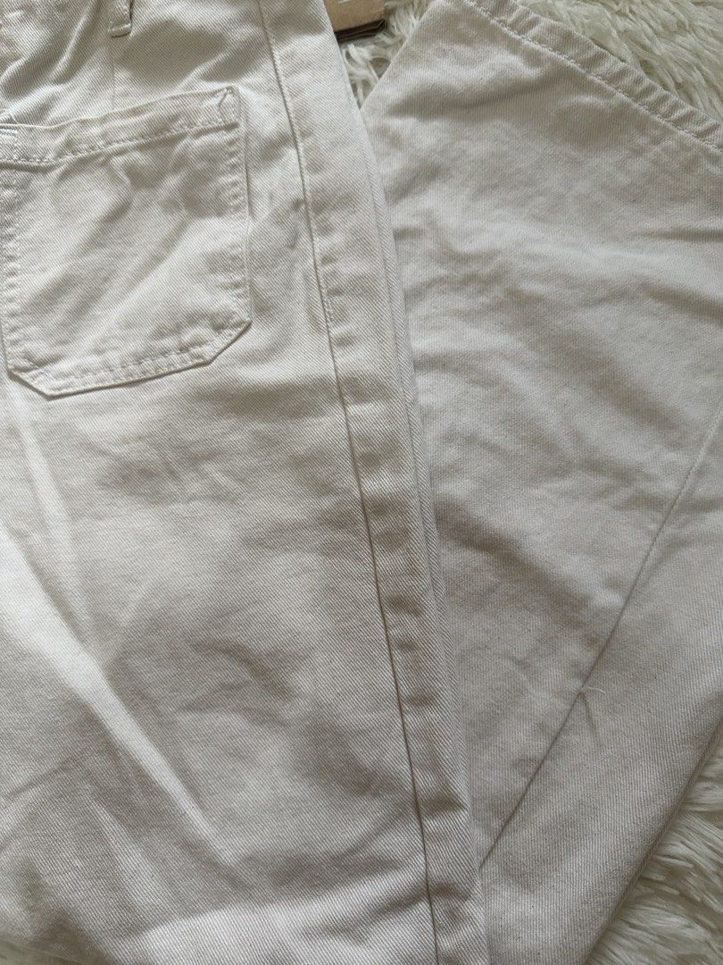 Zara Highwaist Jeans (Category: Jeans) located in Lucena. Submitted by helpmedeclutter07 (Listing ID 1457042491, Image 2). Description: .