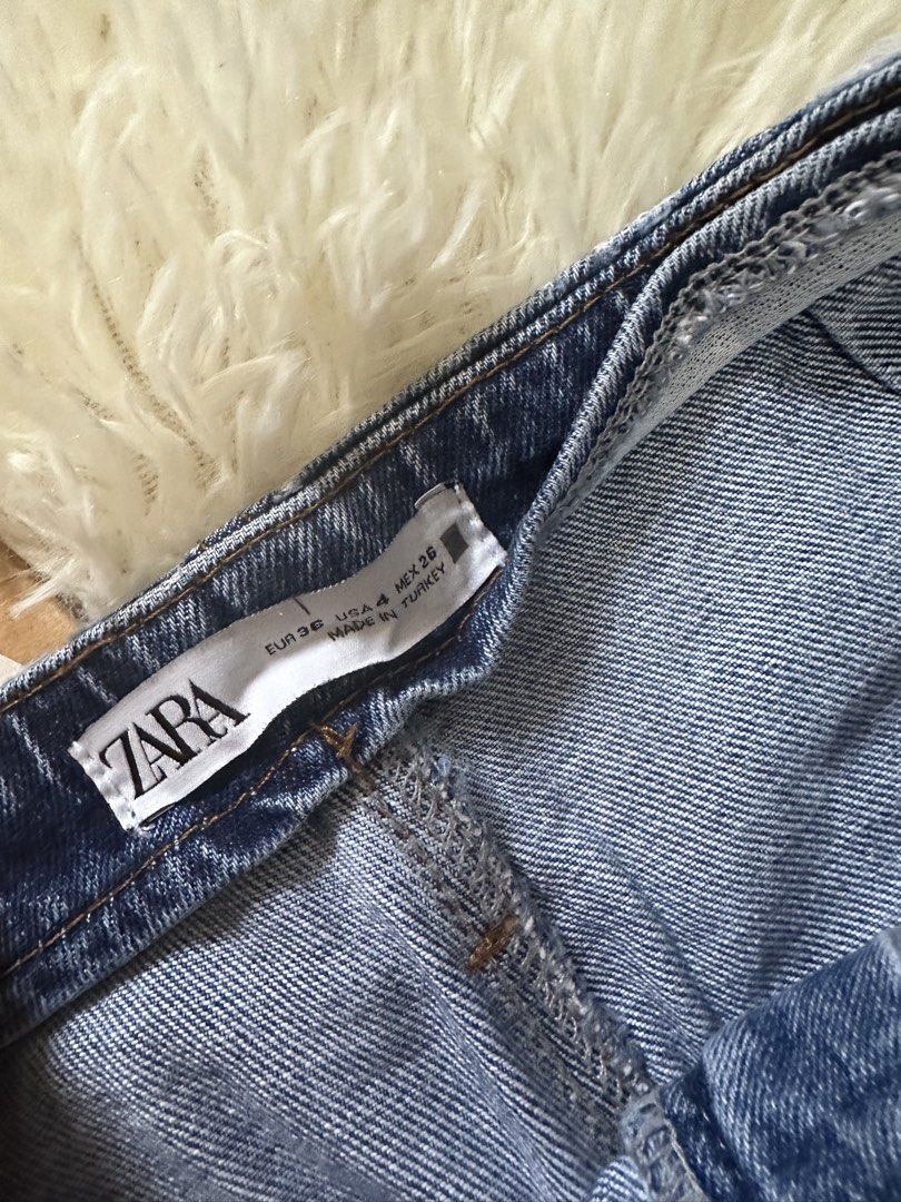 Zara Highwaist Jeans (Category: Jeans) located in Lucena. Submitted by helpmedeclutter07 (Listing ID 1457042708, Image 2). Description: Waist 26 Length 36.5.