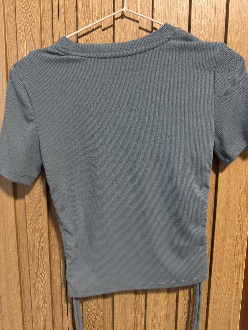 Zara Ribbed T-Shirt (Category: Shirts) located in Paranaque City. Submitted by prelovedbye__ (Listing ID 1457085855, Image 3). Description: .