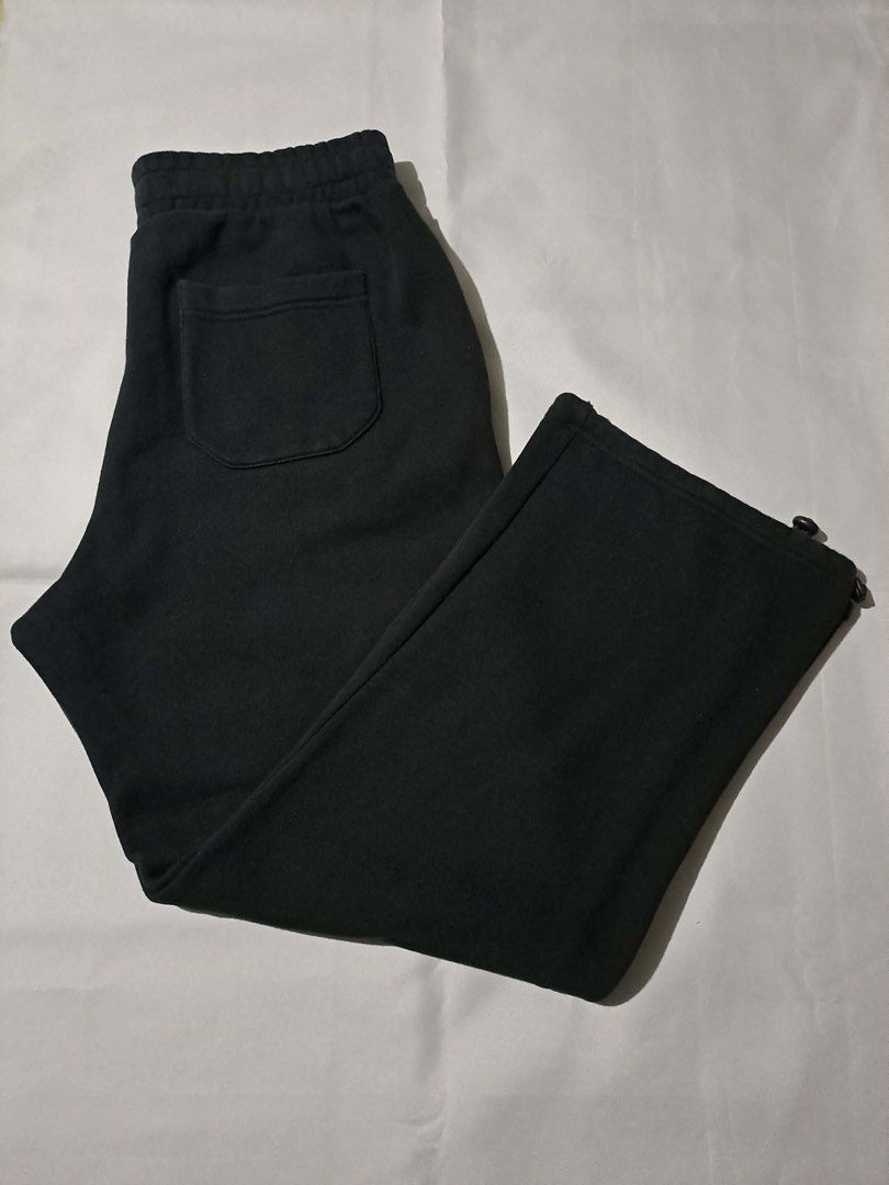 Zara wide black sweatpants (Category: Joggers) located in Guiguinto. Submitted by riesefeld (Listing ID 1456315378, Image 3). Description: fixed price Waist - 30-34 inches Length - 40 inches Leg Hole - 10 inches.