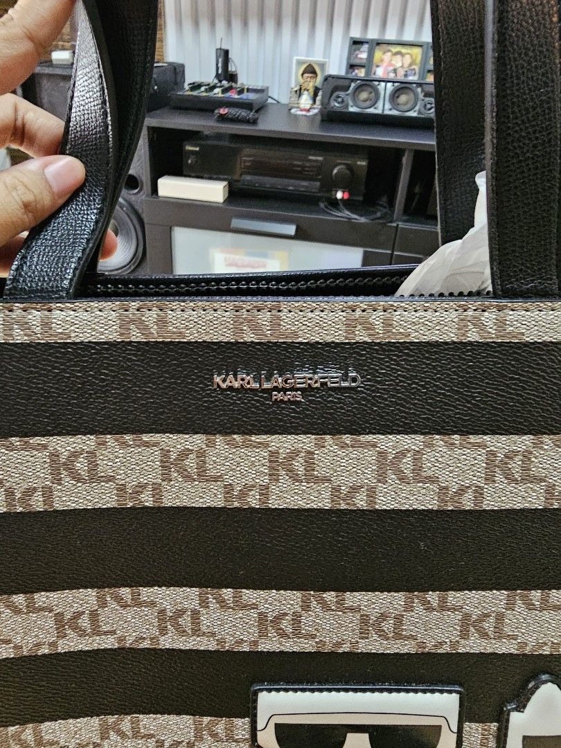 2 way Karl Lagerfeld bag (Category: Luxury Bags & Wallets) located in Manila. Submitted by liorix (Listing ID 1457293406, Image 2). Description: All bags are brand new and authentic, straight from the US! 🇺🇸👜 These are my BF’s mom’s bags that have never been used since she already has plenty of bags. So, we’re letting them go at a good price! 🤍 Just PM me if you’re interested! ☺️ 📍 Location: Can meet along the LRT lines..