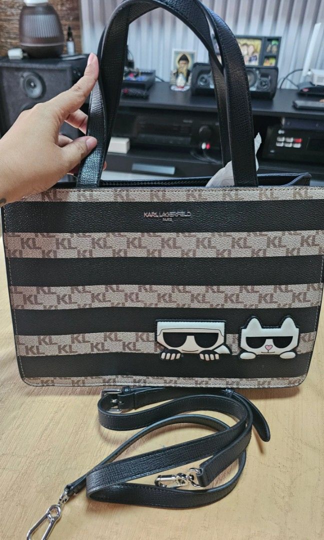 2 way Karl Lagerfeld bag (Category: Luxury Bags & Wallets) located in Manila. Submitted by liorix (Listing ID 1457293406, Image 1). Description: All bags are brand new and authentic, straight from the US! 🇺🇸👜 These are my BF’s mom’s bags that have never been used since she already has plenty of bags. So, we’re letting them go at a good price! 🤍 Just PM me if you’re interested! ☺️ 📍 Location: Can meet along the LRT lines..
