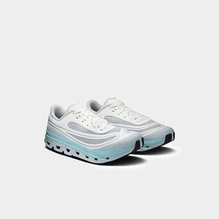 (Category: ) located in . Submitted by hypedxda_sneakers (Listing ID 1457302295, Image 1). Description: .