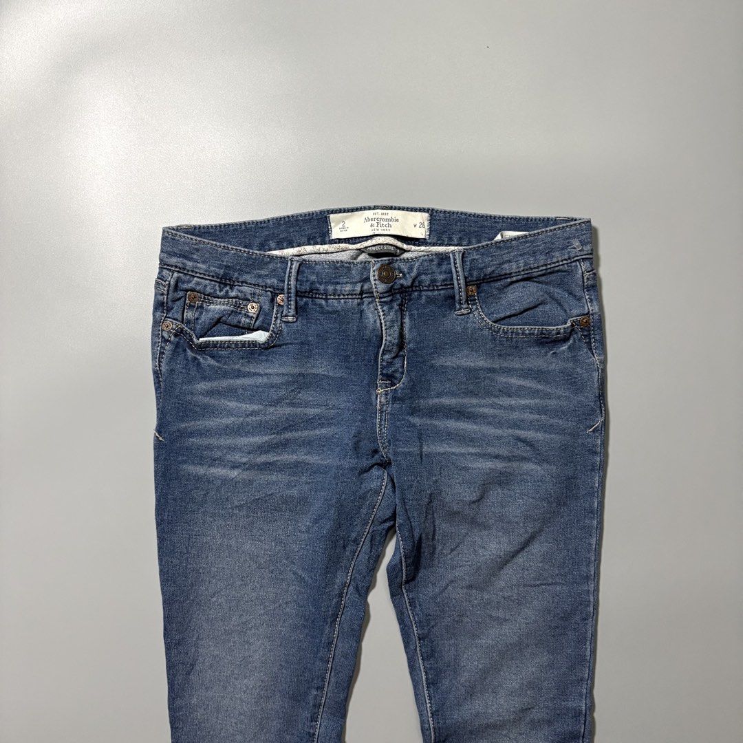 Y2K Abercrombie & Fitch Jeans (Category: Jeans) located in Tayabas. Submitted by bayabaskartell (Listing ID 1457275160, Image 2). Description: .