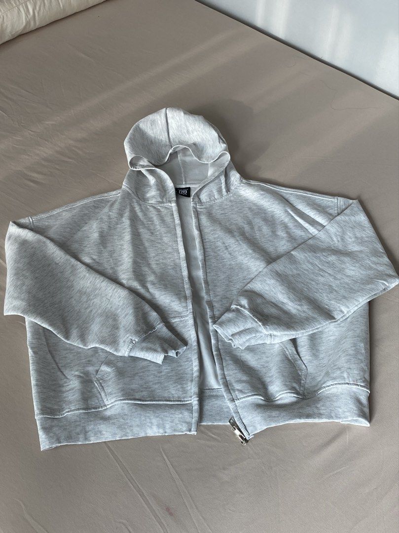 ACHS AWAKE Grey Zip-Up Hoodie (Category: Hoodies) located in Makati City. Submitted by dcltering_unicorn (Listing ID 1457320661, Image 1). Description: ♡ 𝙖𝙗𝙤𝙪𝙩 𝙩𝙝𝙚 𝙞𝙩𝙚𝙢 ♡ ✿ brand: ACHS AWAKE ✿ size: L (length: 22.5 in ; width: 26.5 in) ✿ color: grey ✿ style: oversized, separating zipper ✿ like new, ideal for casual wear or layering ✿ rfs: decluttering, too many jackets ♡ 𝙥𝙖𝙮𝙢𝙚𝙣𝙩 & 𝙙𝙚𝙡𝙞𝙫𝙚𝙧𝙮 ♡ ✿ mop: gcash, bank transfer 