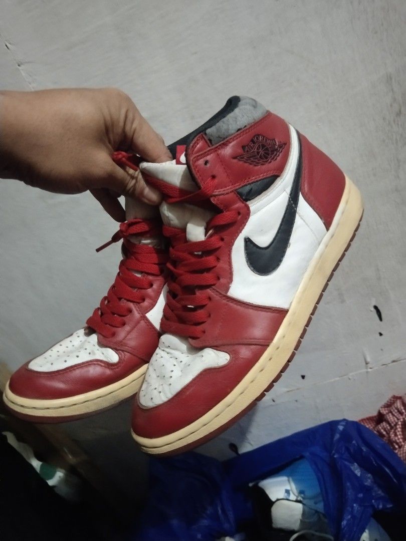 Air Jordan 1 High OG Chicago (Category: Sneakers) located in Paranaque City. Submitted by jayson193 (Listing ID 1457254581, Image 2). Description: - Classic Air Jordan 1 High OG Chicago - Iconic red, white, and black colorway - High-top silhouette - Features red laces - Yellowish-cream sole for a vintage look - A must-have for any sneaker enthusiast's collection.