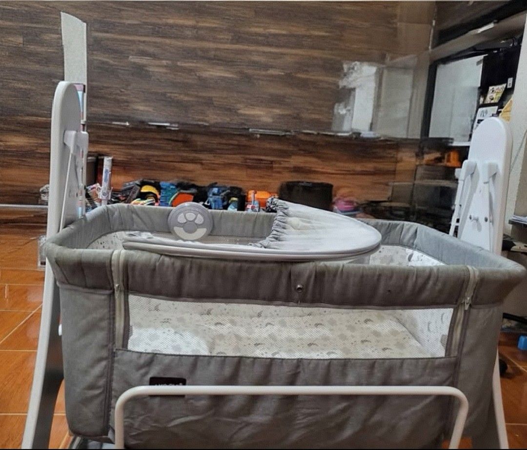 Akeeva Bassinet with Mosquito Net (Category: Cots & Cribs) located in Quezon City. Submitted by duday01 (Listing ID 1457189688, Image 3). Description: Akeeva bassinet Bought in Sm department Hindi gaano na gamit nakatago lang , Can switch in swing mode Removable mosquito net Locking wheels *may yellow stain sa bed and pentel mark, Rfs: Declutter, hindi ginagamit ni baby. .