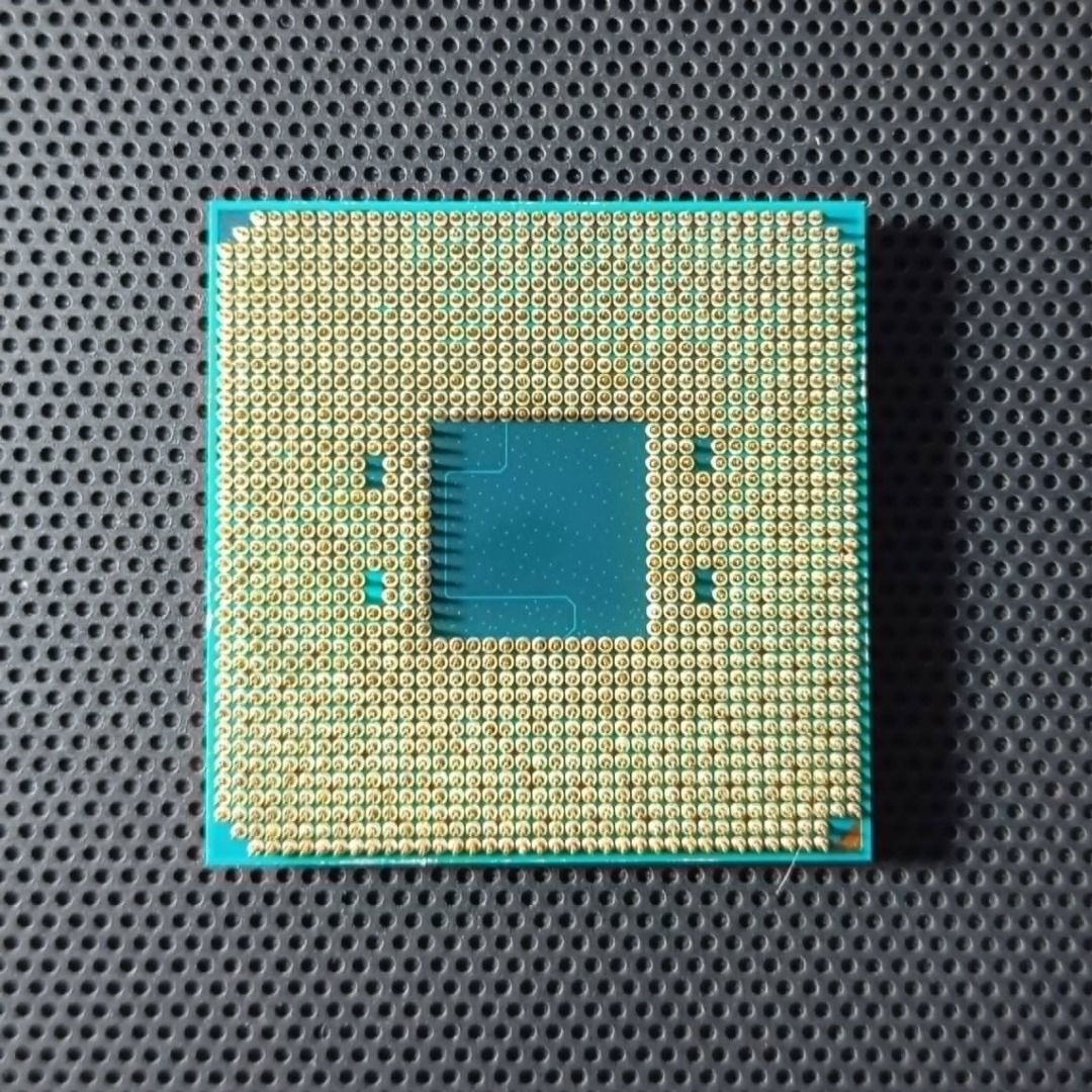 AMD Athlon 200GE Processor (Category: Computer Parts) located in Marikina City. Submitted by fastpenguin-5764 (Listing ID 1457317593, Image 2). Description: For sale: AMD Athlon 200GE 2-Core 4-Thread APU with Radeon Vega 3 Graphics. ✅ 2 cores / 4 threads ✅ 3.2GHz base clock ✅ Radeon Vega 3 Graphics — no GPU needed for basic use ✅ 35W TDP — ultra low power, tipid sa kuryente ✅ 100% working — no bent pins, good condition ✅ Compatible with A320, B35