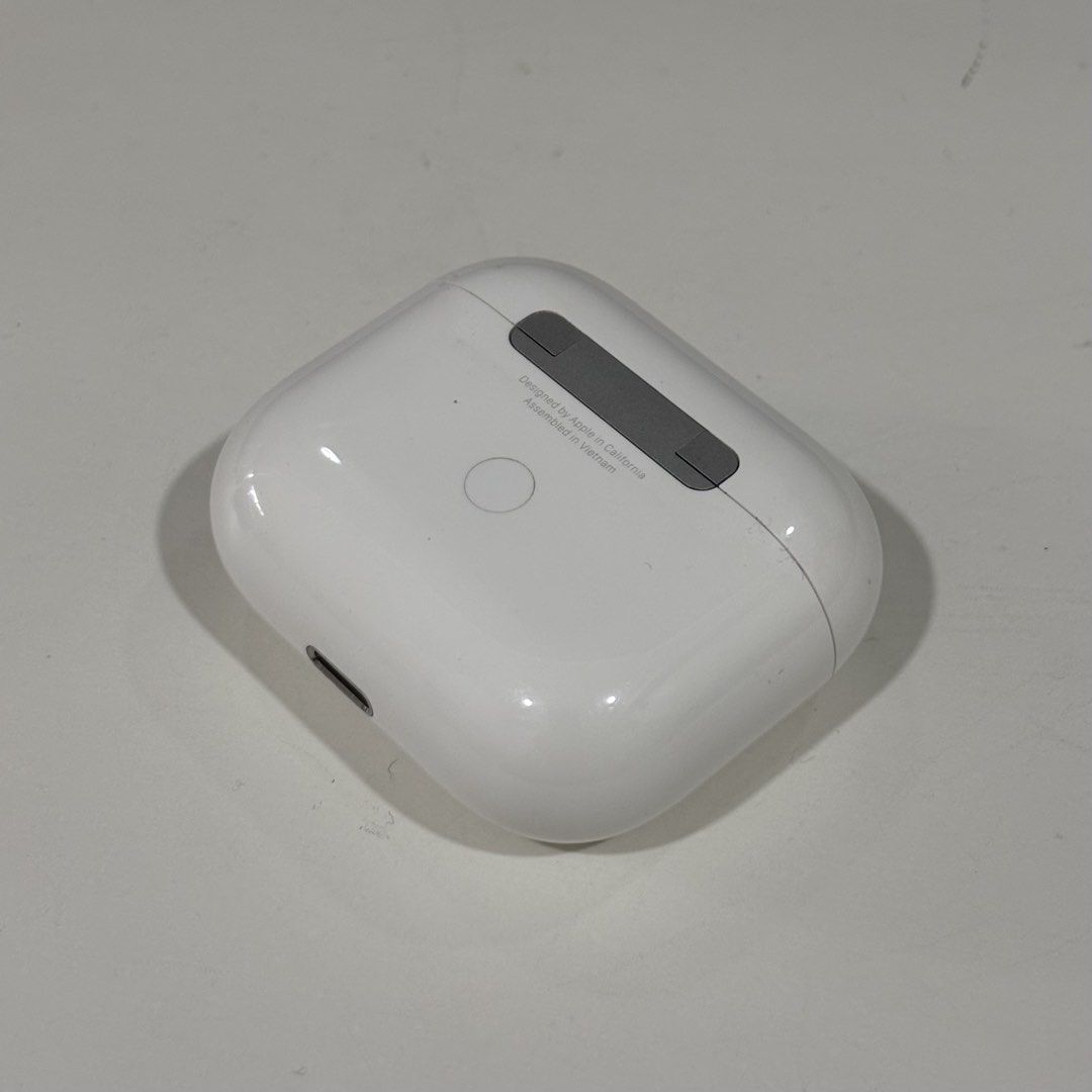 Apple AirPods Pro (3rd Gen) Charging Case with Earbuds (Category: Earphones) located in Quezon City. Submitted by kvnsj (Listing ID 1457153939, Image 2). Description: Lightning Port With Box Free Silicone Case.