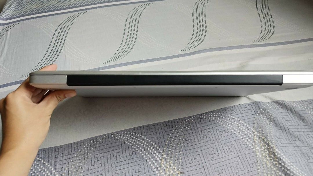 Apple MacBook Pro 17-inch Laptop (Category: Laptops & Notebooks) located in Manila. Submitted by roxanneder77278 (Listing ID 1457162964, Image 2). Description: - 17-inch MacBook Pro - Sleek silver aluminum body - Full keyboard with numeric keypad - Large, responsive trackpad - Ample ports for all your needs - Perfect for work or school - Still a powerful and reliable machine NOTE: NEED OS PARA MAGAMIT YUNG LAPTOP. .