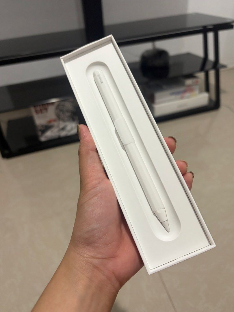 Apple Pencil USB-C (Category: Other Accessories) located in Marikina City. Submitted by cessyoo (Listing ID 1457246487, Image 1). Description: Selling apple pencil for Ipad. Twice palang nagamit. Rf: need funds. Price is negotiable.