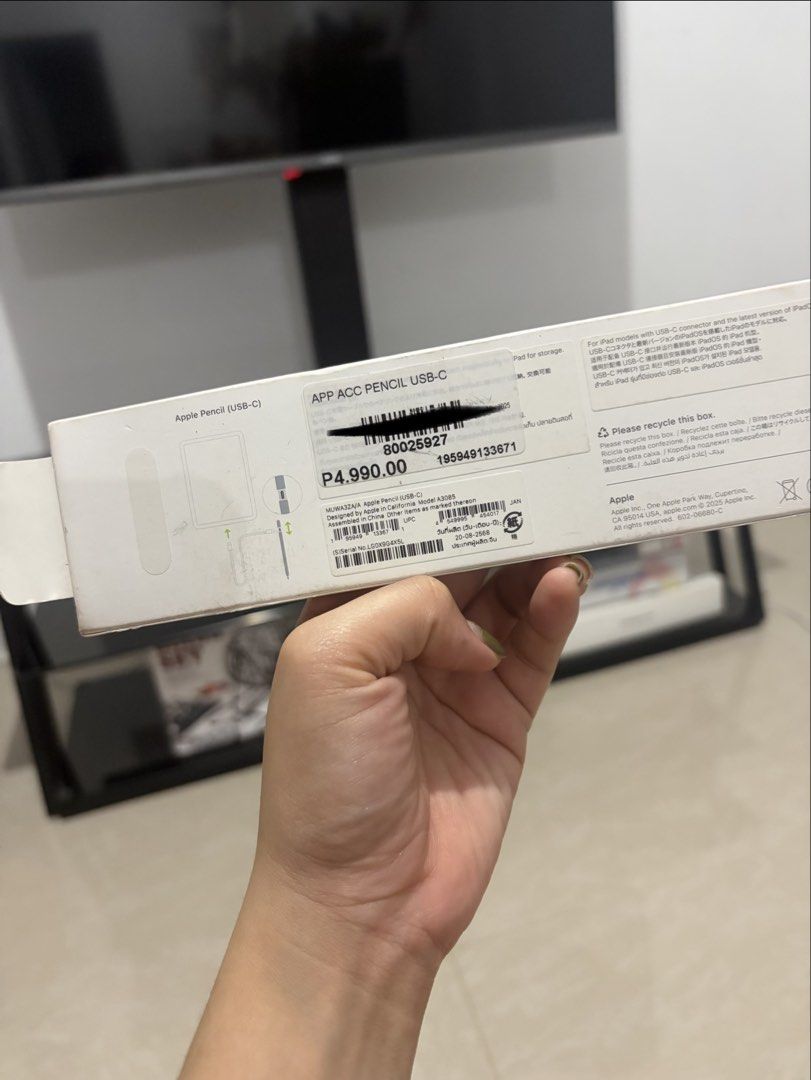 Apple Pencil USB-C (Category: Other Accessories) located in Marikina City. Submitted by cessyoo (Listing ID 1457246487, Image 2). Description: Selling apple pencil for Ipad. Twice palang nagamit. Rf: need funds. Price is negotiable.