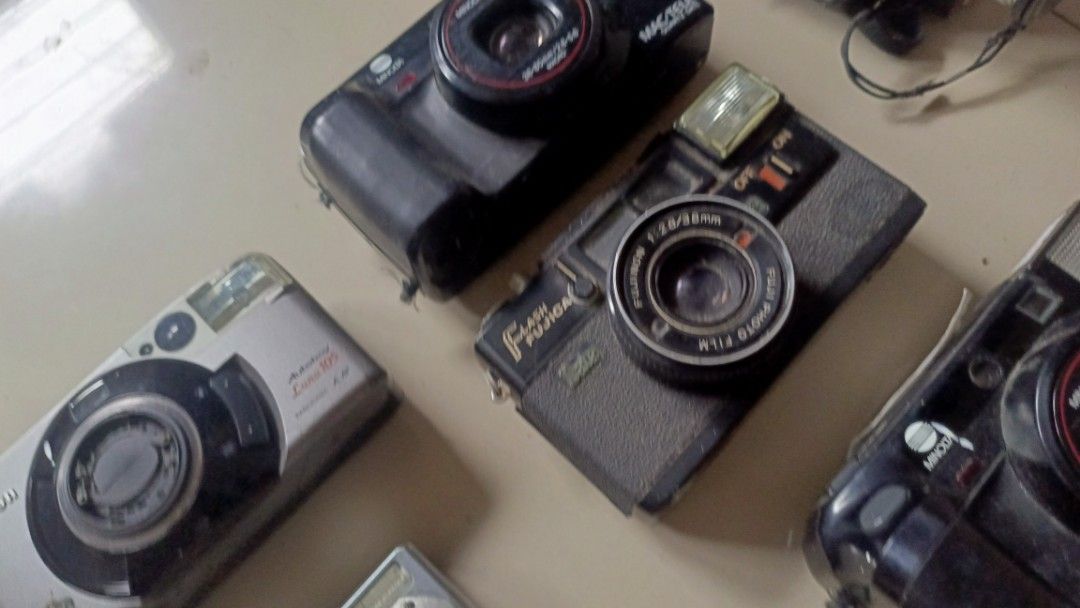Assorted Film Camera (defective) (Category: Cameras) located in Quezon City. Submitted by victorald25831 (Listing ID 1457215287, Image 2). Description: .
