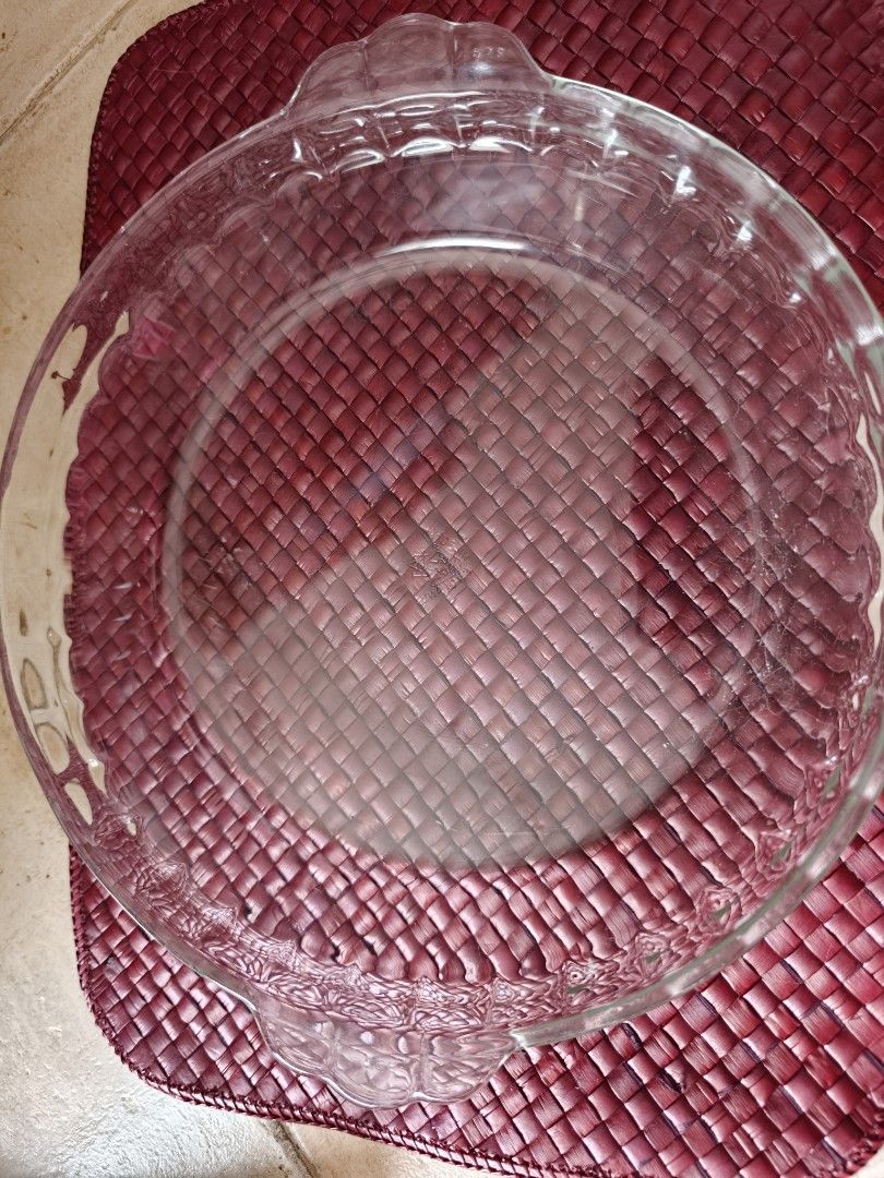 Assorted plates (Category: Dinnerware & Cutlery) located in Singapore. Submitted by nazeesworld (Listing ID 1457237285, Image 3). Description: for desserts, cakes, pastries $10 for all.