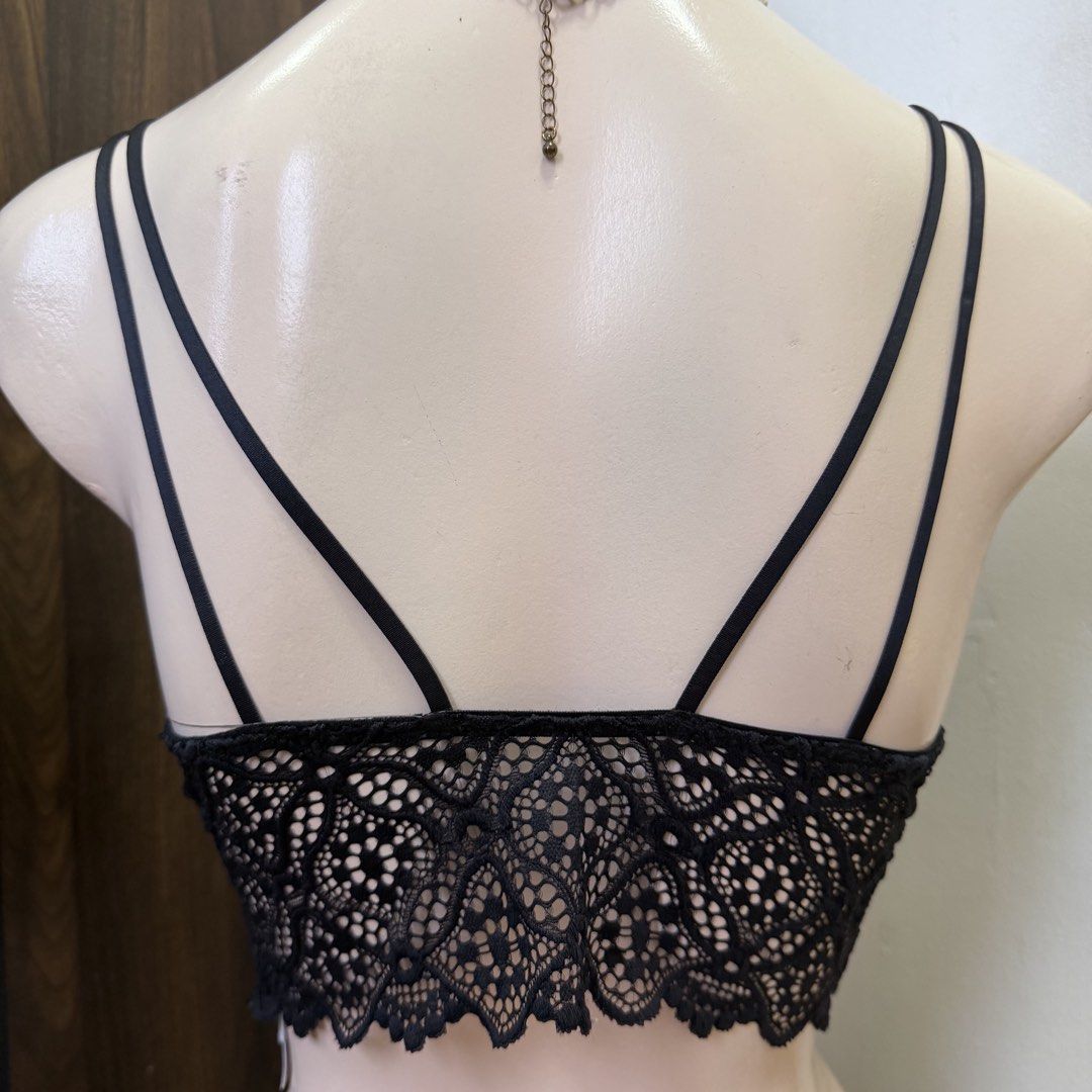AUDEN Black Longline Lace Bralette [M] (Category: Undergarments & Loungewear) located in Malabon City. Submitted by k_intimates (Listing ID 1457253754, Image 3). Description: Details: • Size M / padded (removable) • No issues • Triangle-shaped cups with scalloped lace edge detailing along the plunging V-neckline. 🤝 First to pay gets the item. No holds. 🚫 Ghost buyers are barred fr future offers..