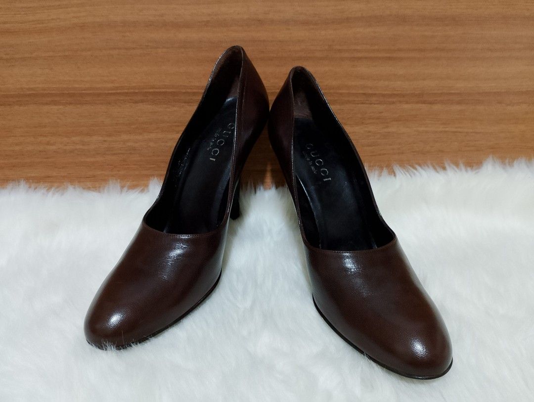 Authentic Gucci Shoes size 7 (Category: Sneakers & Footwear) located in Pasig City. Submitted by castlescollections (Listing ID 1457328603, Image 1). Description: Guaranteed Authentic Gucci Shoes in very good condition.