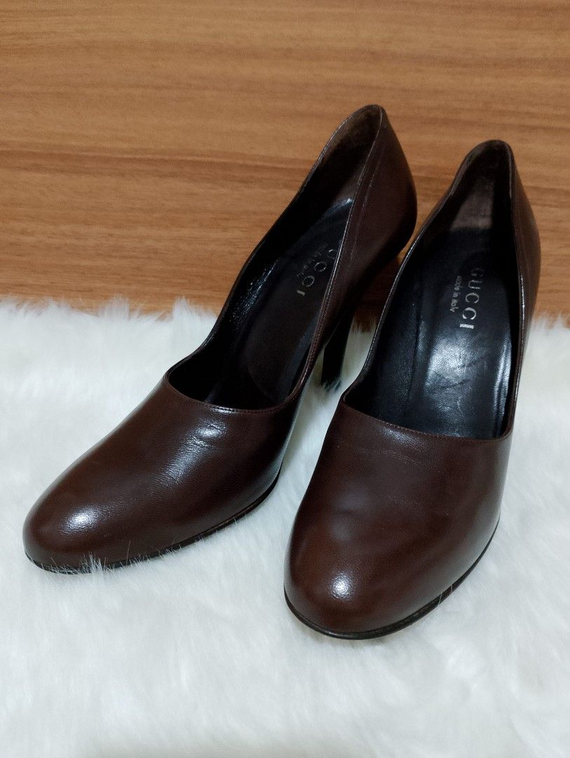 Authentic Gucci Shoes size 7 (Category: Sneakers & Footwear) located in Pasig City. Submitted by castlescollections (Listing ID 1457328603, Image 2). Description: Guaranteed Authentic Gucci Shoes in very good condition.