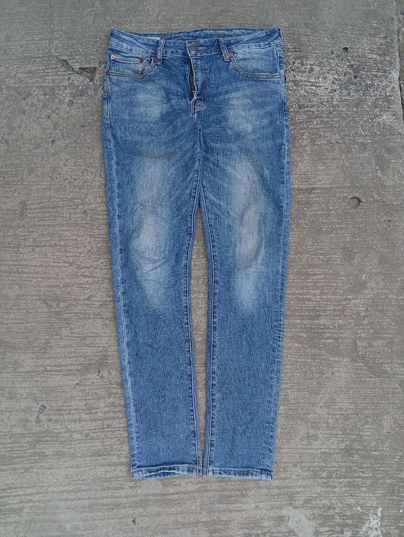 Authentic Levis 511 (Category: Jeans) located in Manila. Submitted by jaylordfermilan (Listing ID 1457244617, Image 2). Description: Cr:9.8/10 Dimes: 28-32x39 No issue Excellent condition.