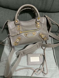 (Category: ) located in . Submitted by luxxechic (Listing ID 1457220110, Image 1). Description: .