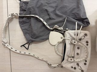 （分類：）位於 。 由 guesssssw 提交（商品編號 1457288459，圖片 1）。簡介： 。