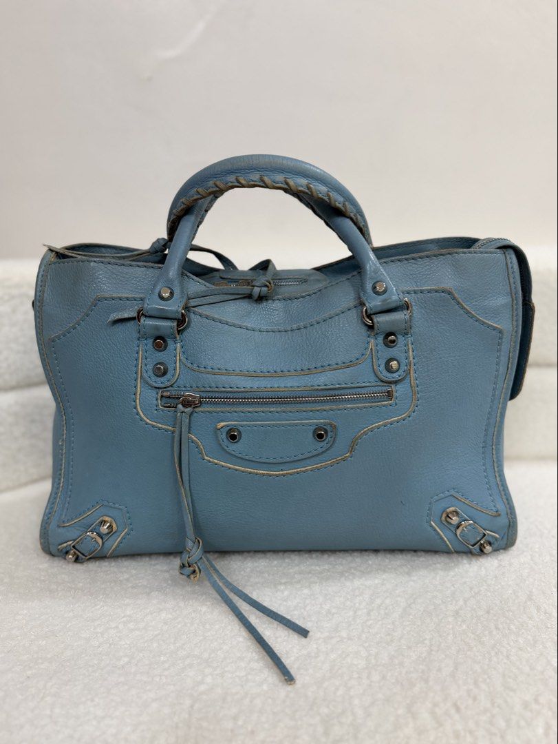 Balenciaga Medium City Bag (Category: Luxury Bags & Wallets) located in Quezon City. Submitted by shopping8080 (Listing ID 1457276390, Image 1). Description: Authentic With mirror and strap With legit grails.