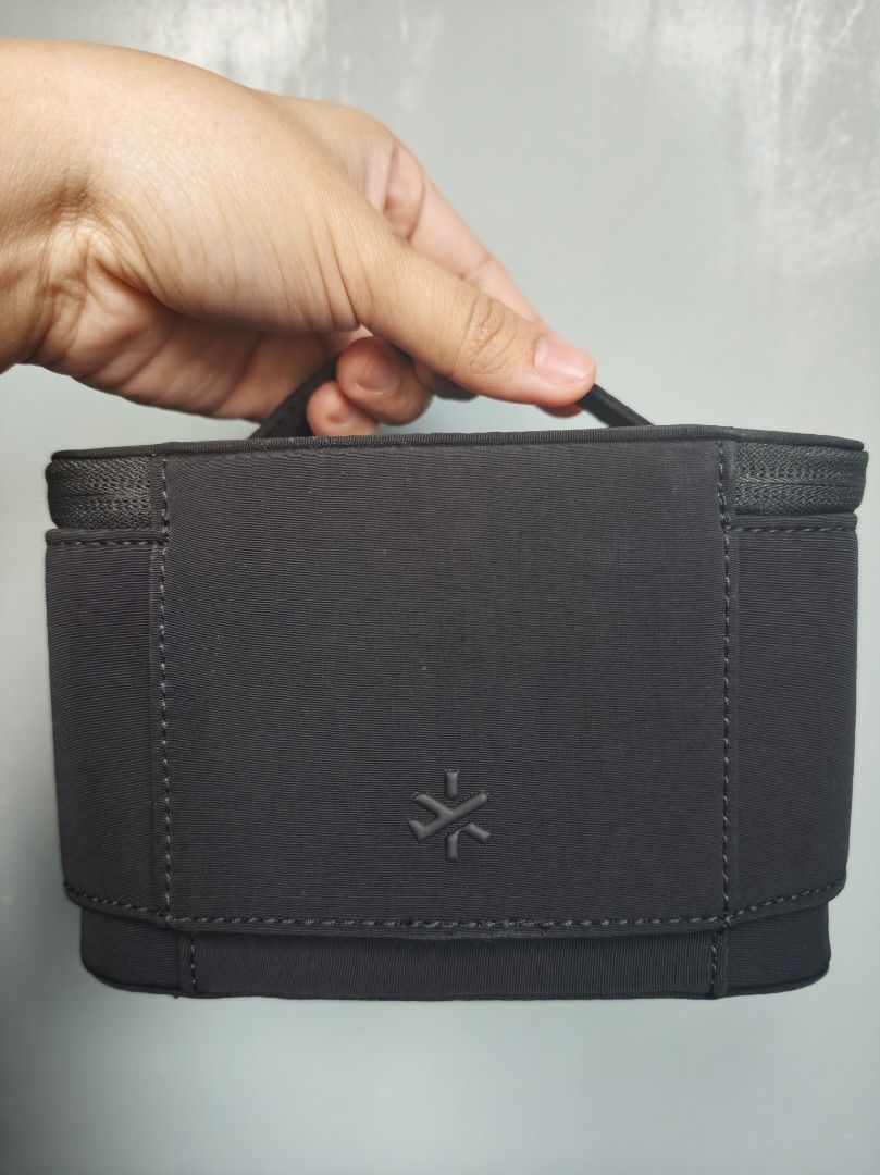 BASH Expedition Mini Flex Organizer (Black) (Category: Purses & Pouches) located in Quezon City. Submitted by jaaiimss (Listing ID 1457222799, Image 3). Description: BASH Expedition Mini Flex Organizer (Black) - with original packaging - size: L 16cm x W 8cm x H 8cm /14.5cm when expanded - ideal for toiletries, make-up, or skincare - can be expanded for taller bottles - water resistant RFS: will buy the bigger version 📍Quezon City ✅ payment firs