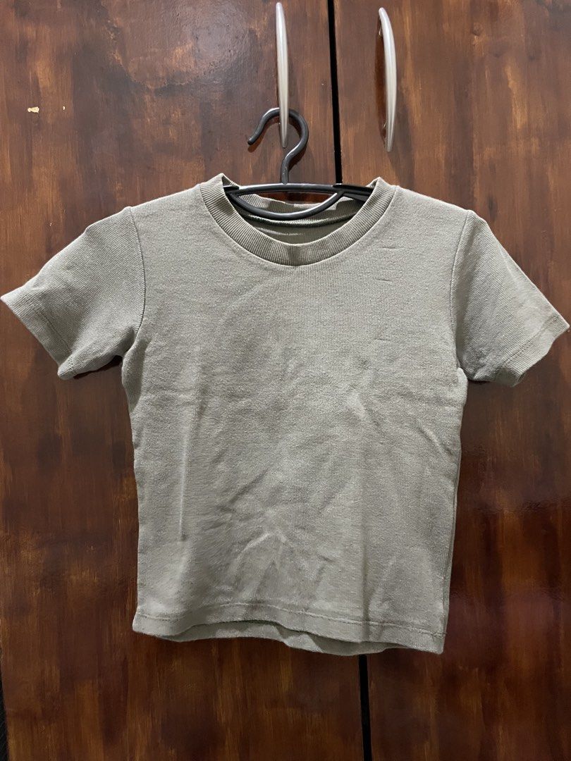 Basic Crop Top (Category: Shirts) located in Manila. Submitted by airaaaac (Listing ID 1457209909, Image 3). Description: Selling this as set for 200. Best fit for Small body frame. .