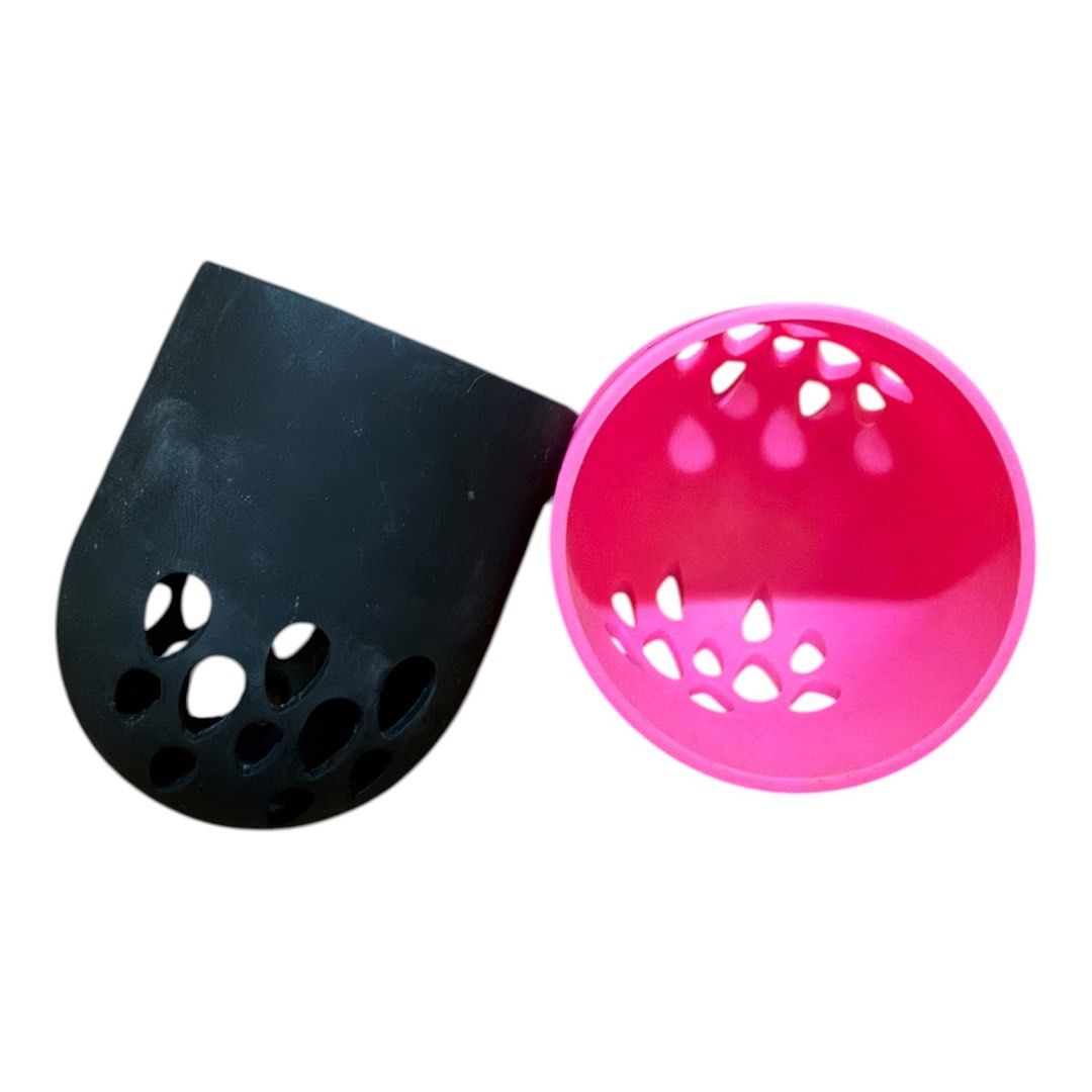 Beauty Blender travel case (Category: Makeup) located in Lipa City. Submitted by lifestyled (Listing ID 1457147265, Image 2). Description: Black Beautyblender Blender Defender is a flexible, shatterproof silicone case designed to protect your makeup sponge from dirt and germs while traveling 💯Authentic.