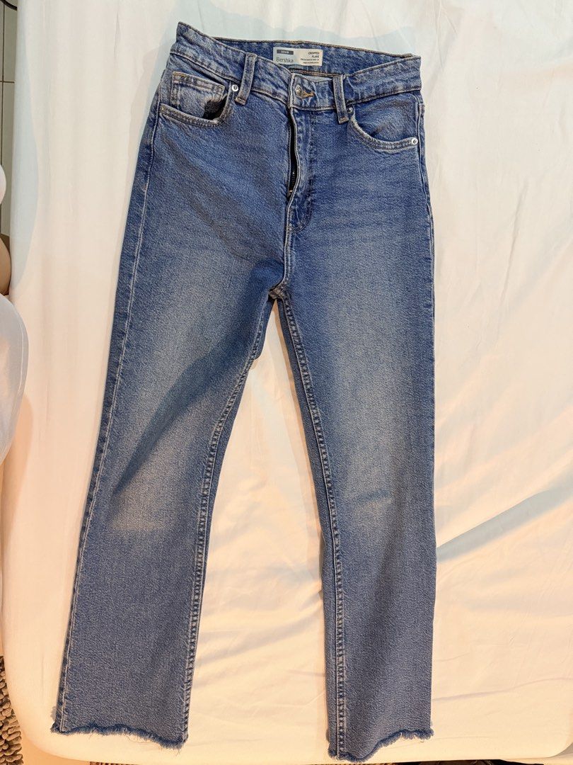 Bershka Cropped Flare Denim Jeans (Category: Jeans) located in Cebu City. Submitted by declutteringduo007 (Listing ID 1457256776, Image 1). Description: Length 35 inches Like new, used only a few times .