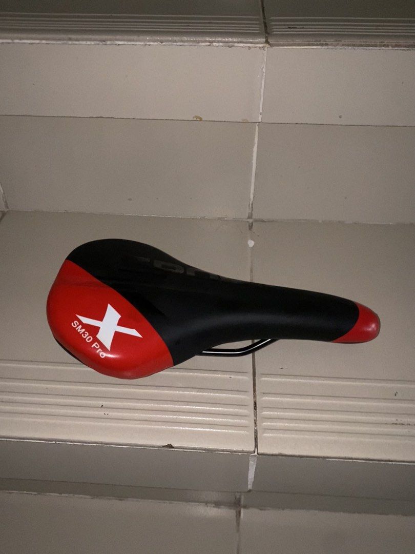 Bike Saddle (Category: Bicycles) located in Manila. Submitted by gian.fernandez (Listing ID 1457205066, Image 2). Description: Rush!! Negotiatable pa sa sure buyer.
