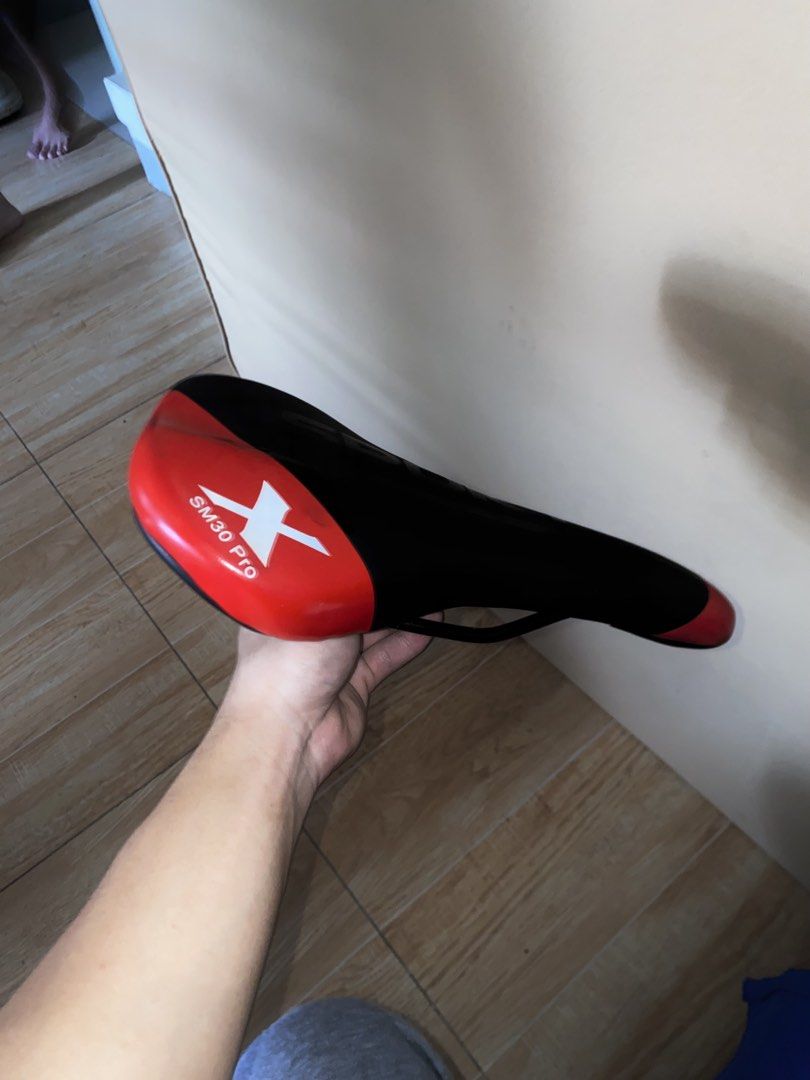 Bike Saddle (Category: Bicycles) located in Manila. Submitted by gian.fernandez (Listing ID 1457205066, Image 3). Description: Rush!! Negotiatable pa sa sure buyer.