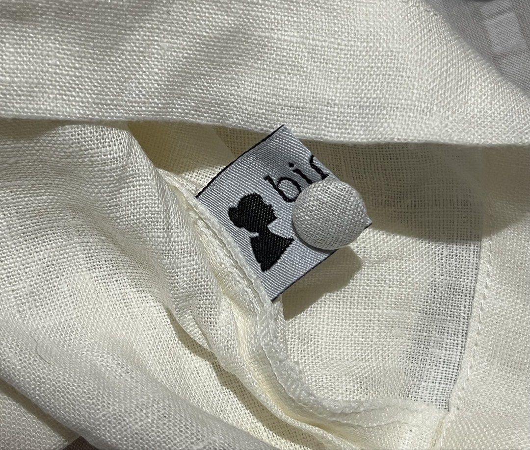 Binibini Marikit Button-Down Polo Blouse (Category: Blouses) located in Makati City. Submitted by kaaiii_9 (Listing ID 1457251383, Image 3). Description: Polo blouse, worn only once and still in good condition. Has some yellowing spots due to storage. Original condition otherwise well-maintained. Will not entertain lowball offers. 📍Makati City (Can do meetups at Circuit Makati) 🛵 Lalamove.