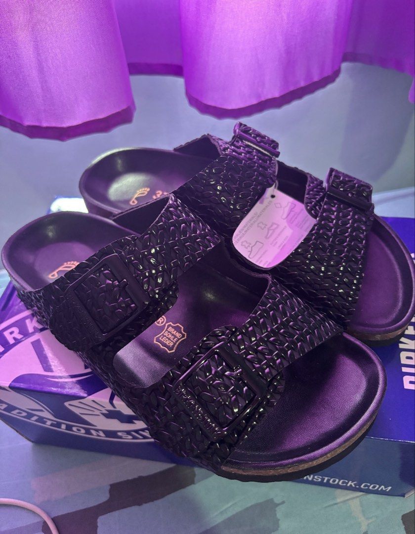 Birkenstock Rivet Logo Black Embossed size 37 (Category: Slippers and slides) located in Manila. Submitted by steffisoliveres (Listing ID 1457223070, Image 2). Description: - 37 EU - Never been used .