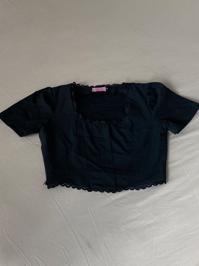 Black Square Neck Lace Trim Crop Top (Category: Sleeveless) located in Makati City. Submitted by dcltering_unicorn (Listing ID 1457325304, Image 2). Description: ♡ 𝙖𝙗𝙤𝙪𝙩 𝙩𝙝𝙚 𝙞𝙩𝙚𝙢 ♡ ✿ brand: Two Narcissus ✿ size: Mlength: 14.5 in ; width: 17 in ✿ color: black ✿ style: cropped, square neckline with delicate lace trim, short puff sleeves, side zipper closure, structured front for a flattering fit, with lace trim along the hem ✿ perfect b