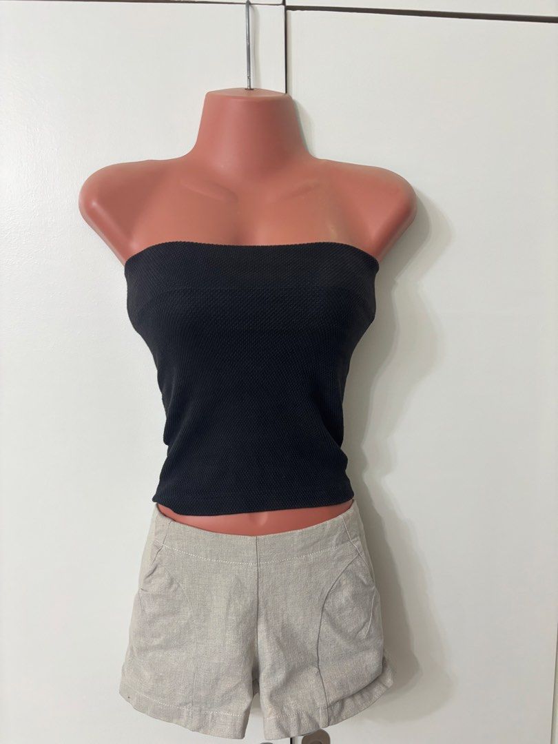 Black Textured Tube Top (Category: Sleeveless) located in Taguig. Submitted by wena11 (Listing ID 1457196448, Image 1). Description: - Basic black tube top - Textured knit fabric - Stretchy and comfortable fit - Perfect for layering or wearing alone Fits XS-S.