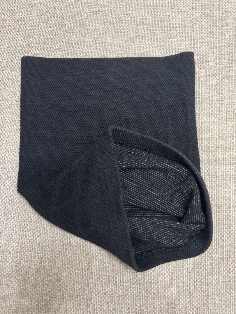 Black Textured Tube Top (Category: Sleeveless) located in Taguig. Submitted by wena11 (Listing ID 1457196448, Image 3). Description: - Basic black tube top - Textured knit fabric - Stretchy and comfortable fit - Perfect for layering or wearing alone Fits XS-S.