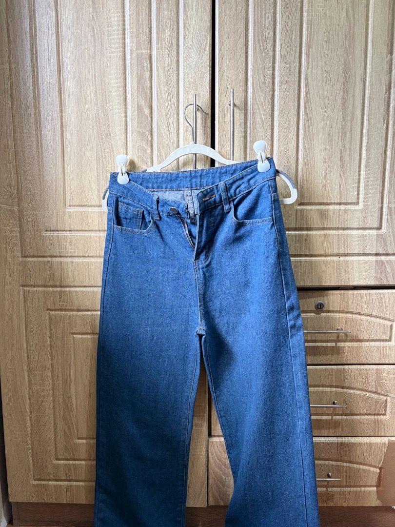Blue Denim Wide Leg Jeans (Category: Jeans) located in Tanza. Submitted by kmoarse (Listing ID 1457146869, Image 1). Description: - Can fit size 22-24 - Classic blue denim jeans - Wide leg cut for a relaxed fit - Button and zip front closure - Two front pockets - Two back pockets - Versatile for everyday wear - Easy to style with various tops and shoes.